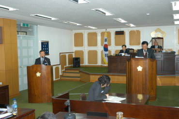 제122회함평군의회임시회 군정질문(보충질문)장면