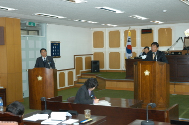 제122회함평군의회임시회 군정질문(보충질문)장면