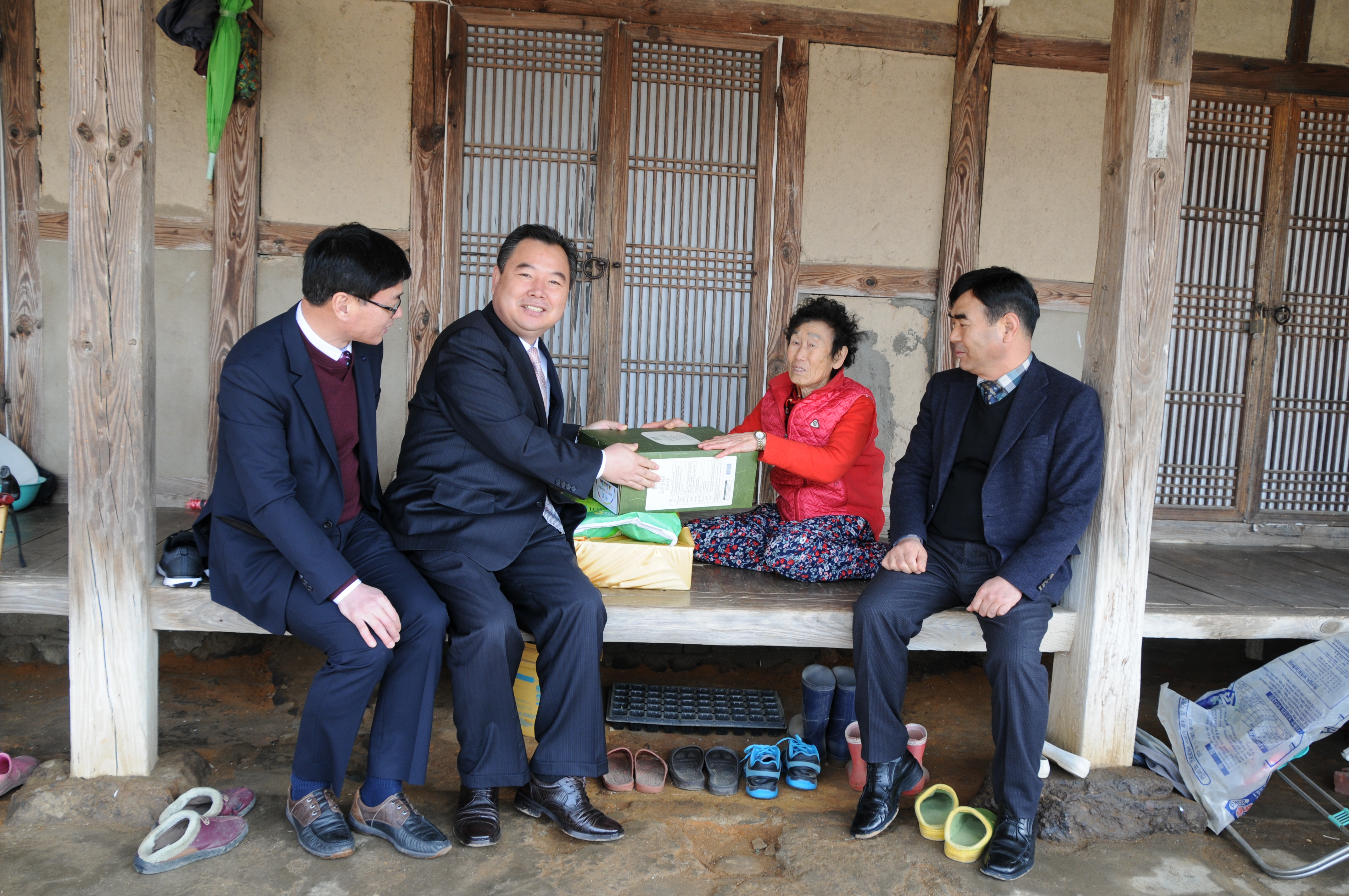 설명절 어려운이웃 방문(2018.02.14.) 1