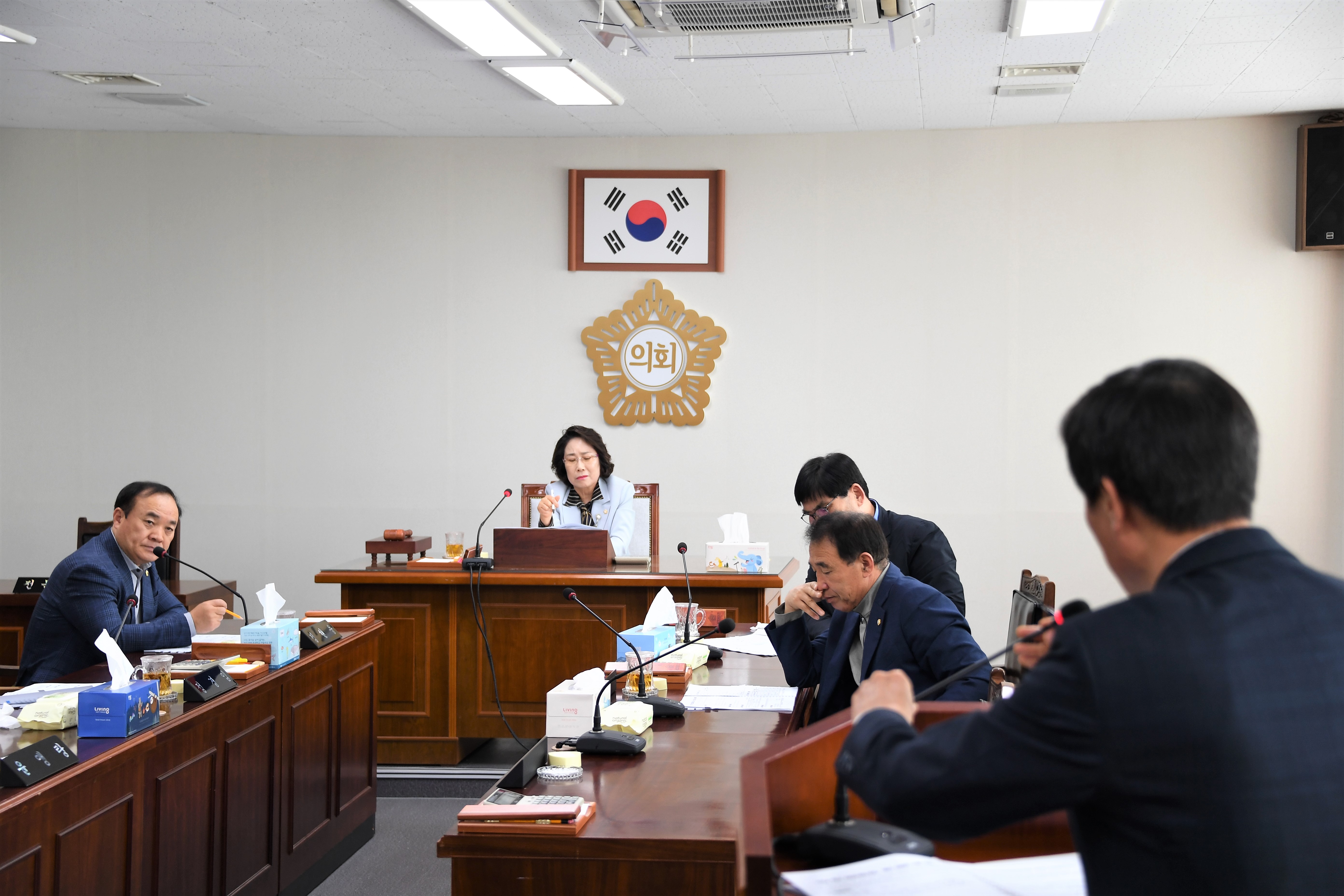 제8차 의원간담회 및 결산감사위원 위촉장 수여(2020.04.08.) 6