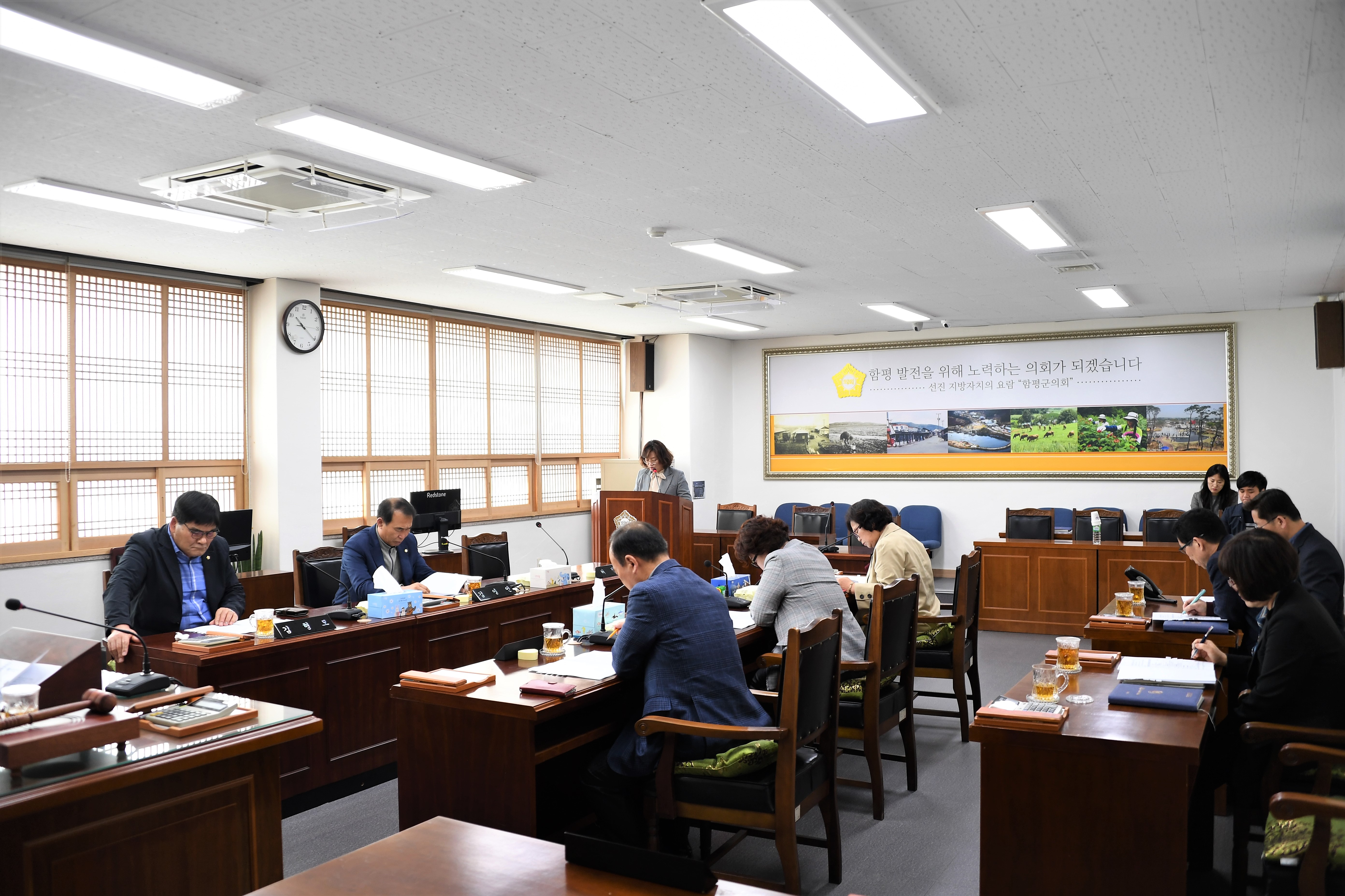 제8차 의원간담회 및 결산감사위원 위촉장 수여(2020.04.08.) 1