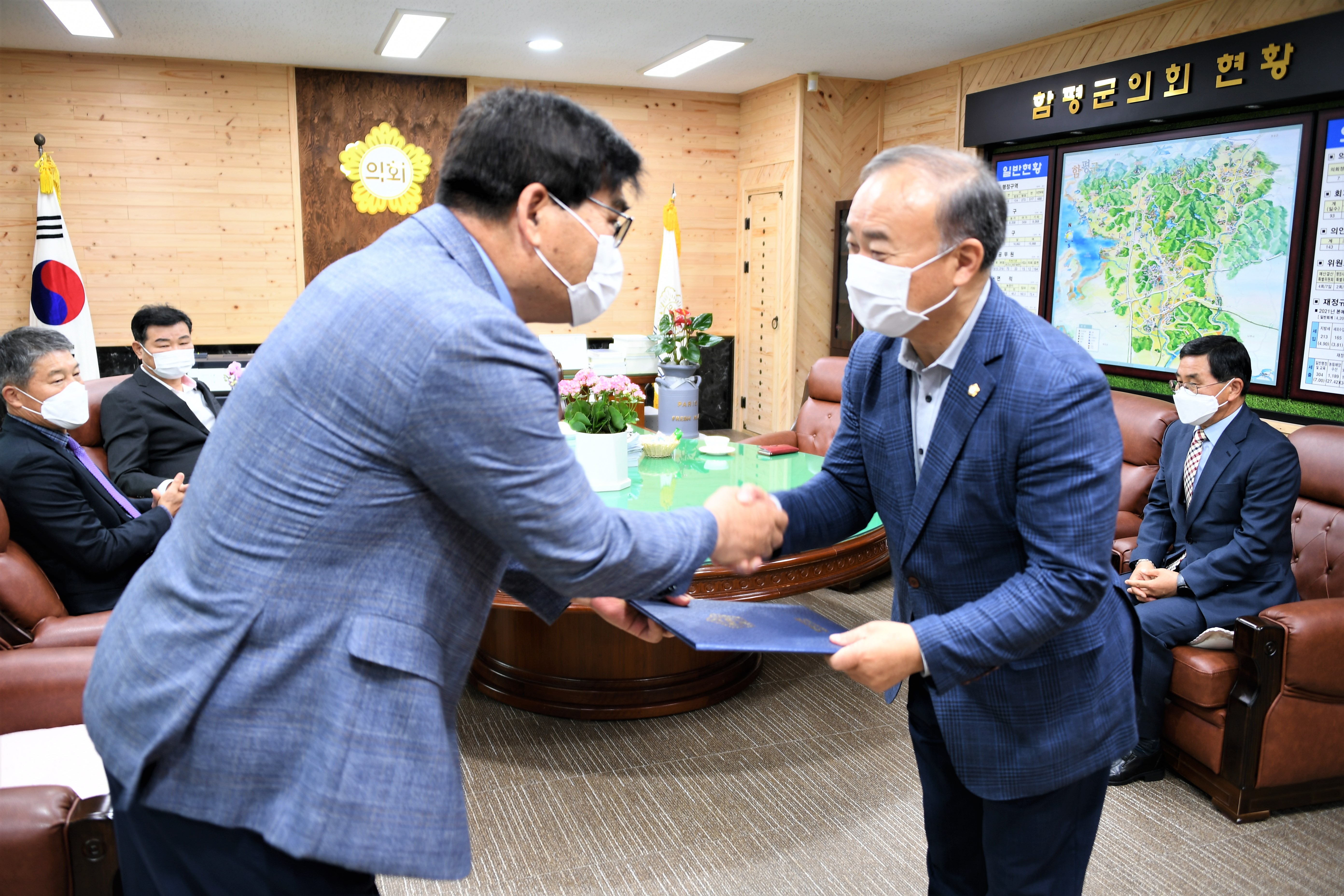 2020회계연도 함평군 통합결산검사위원 위촉장 수여(2021.4.12.) 2