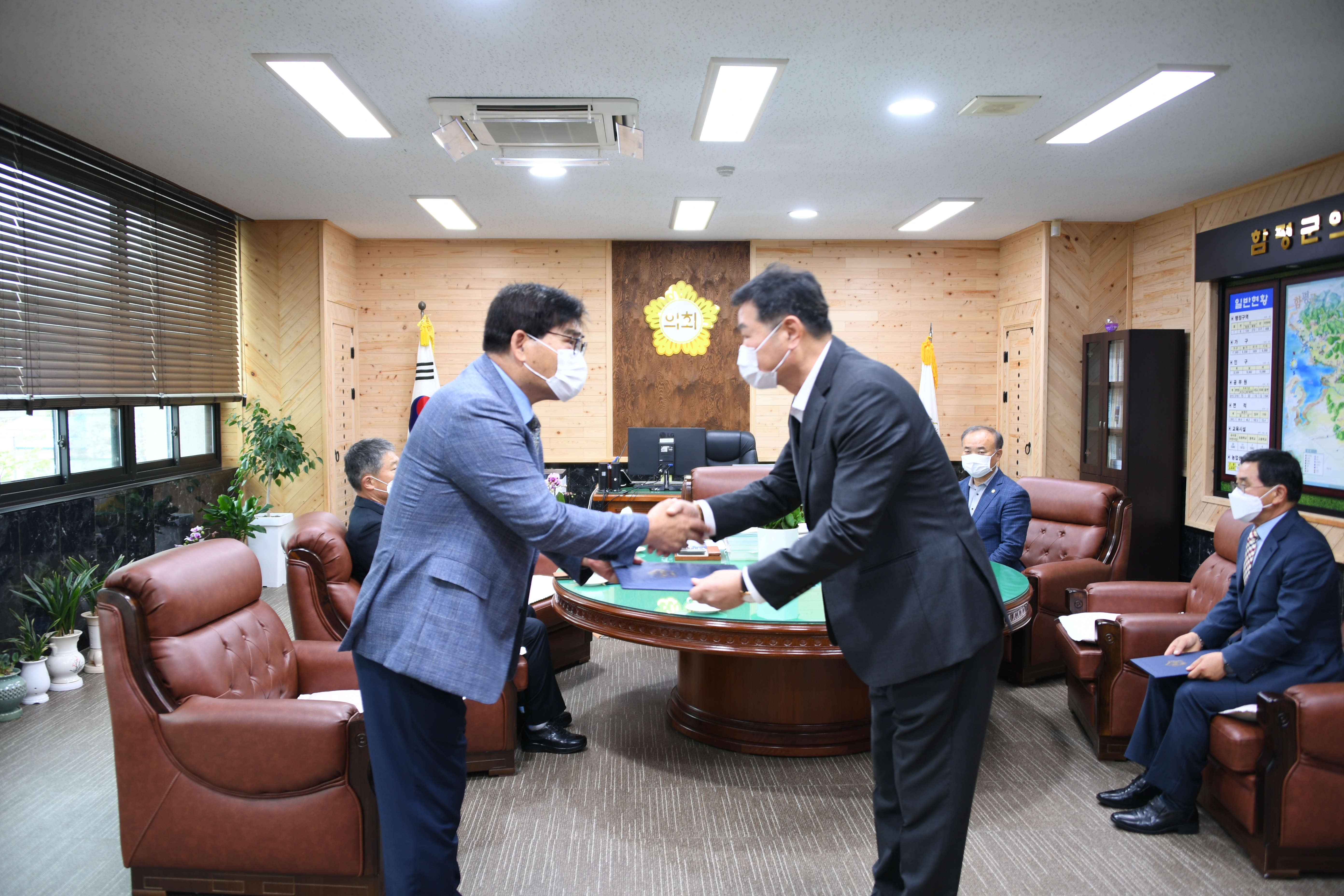 2020회계연도 함평군 통합결산검사위원 위촉장 수여(2021.4.12.) 5