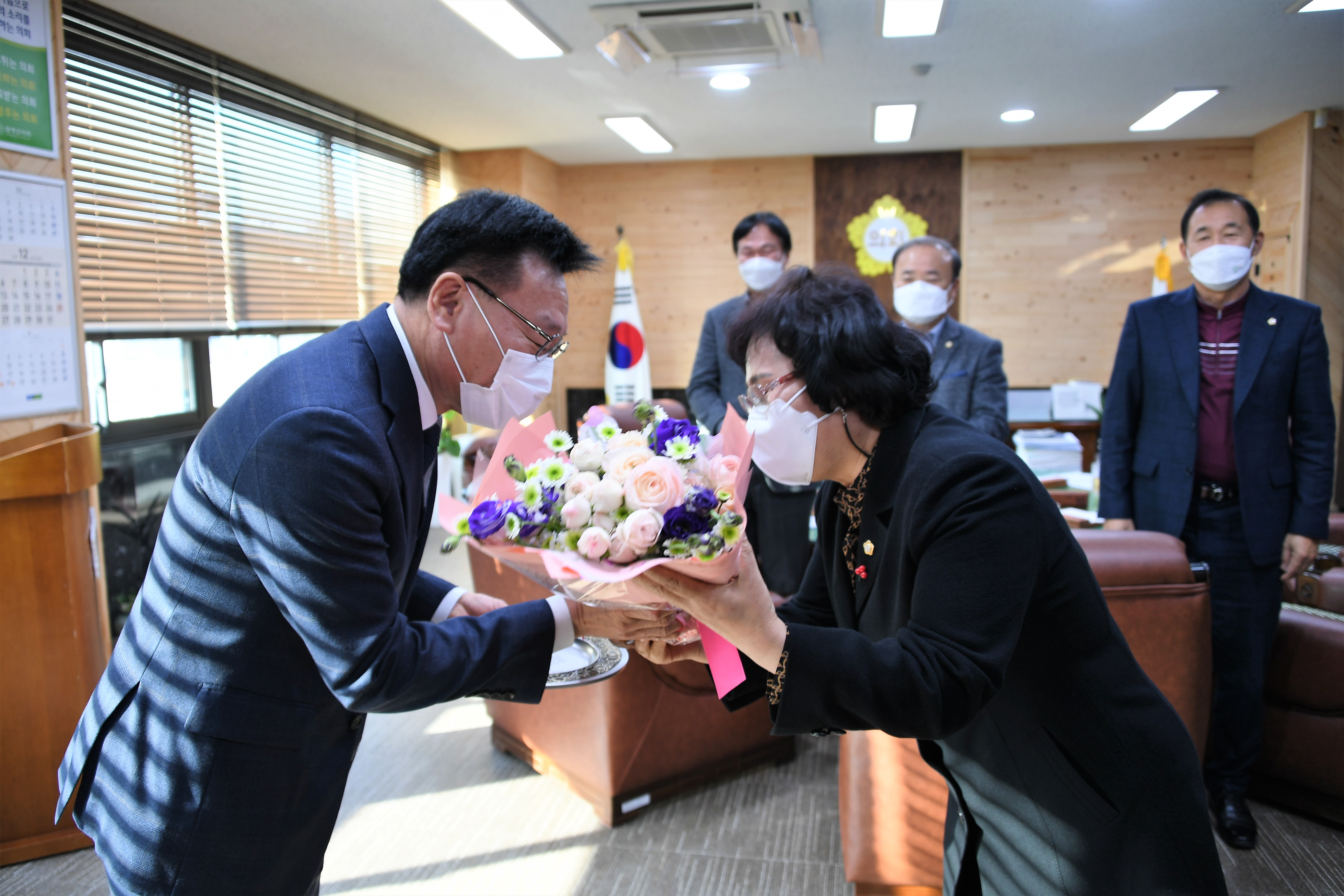 제15차 의원간담회 및 공로패 전달식(2021.12.23.) 3