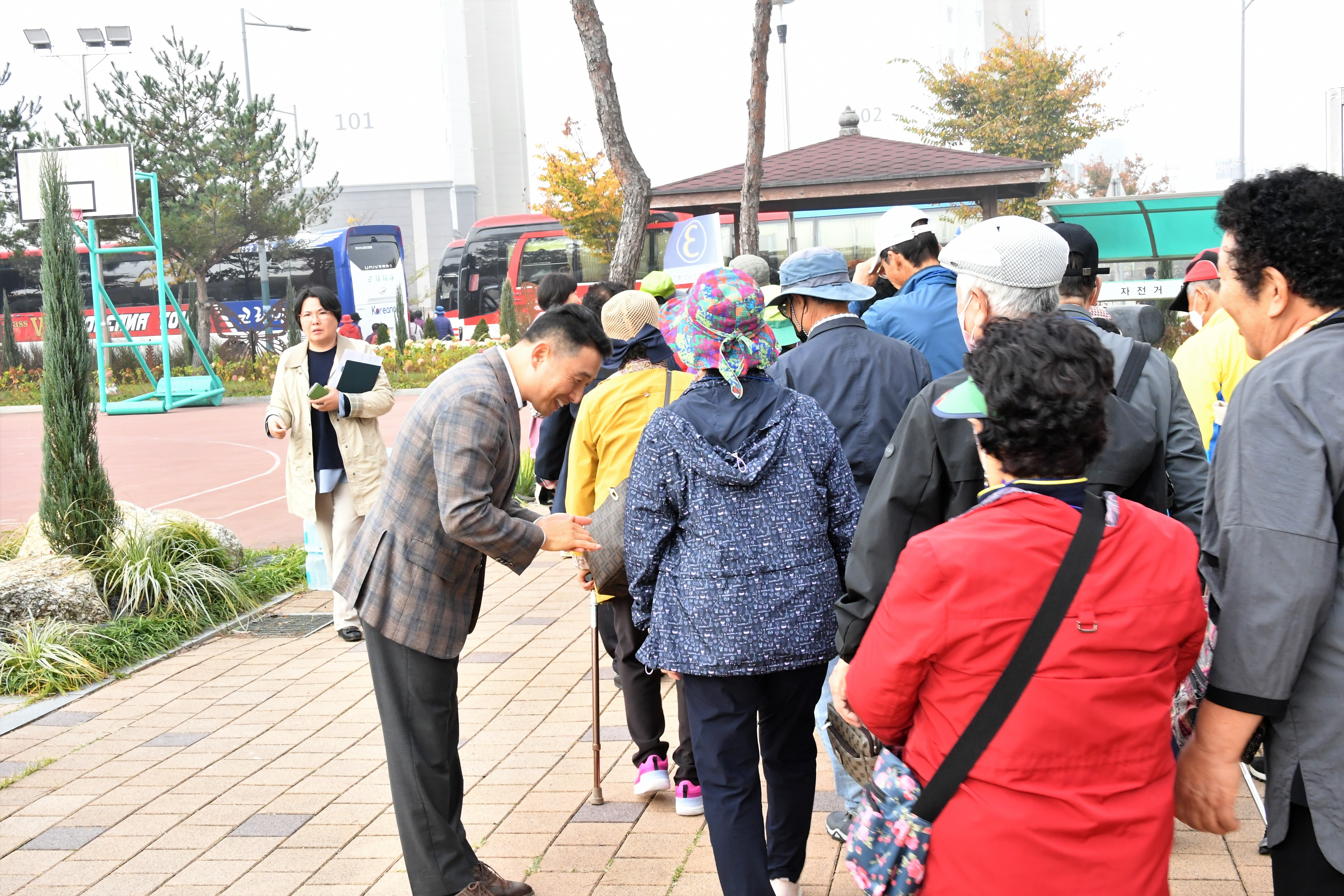 노인일자리 참여자 야유회 격려(2023.10.31.) 3