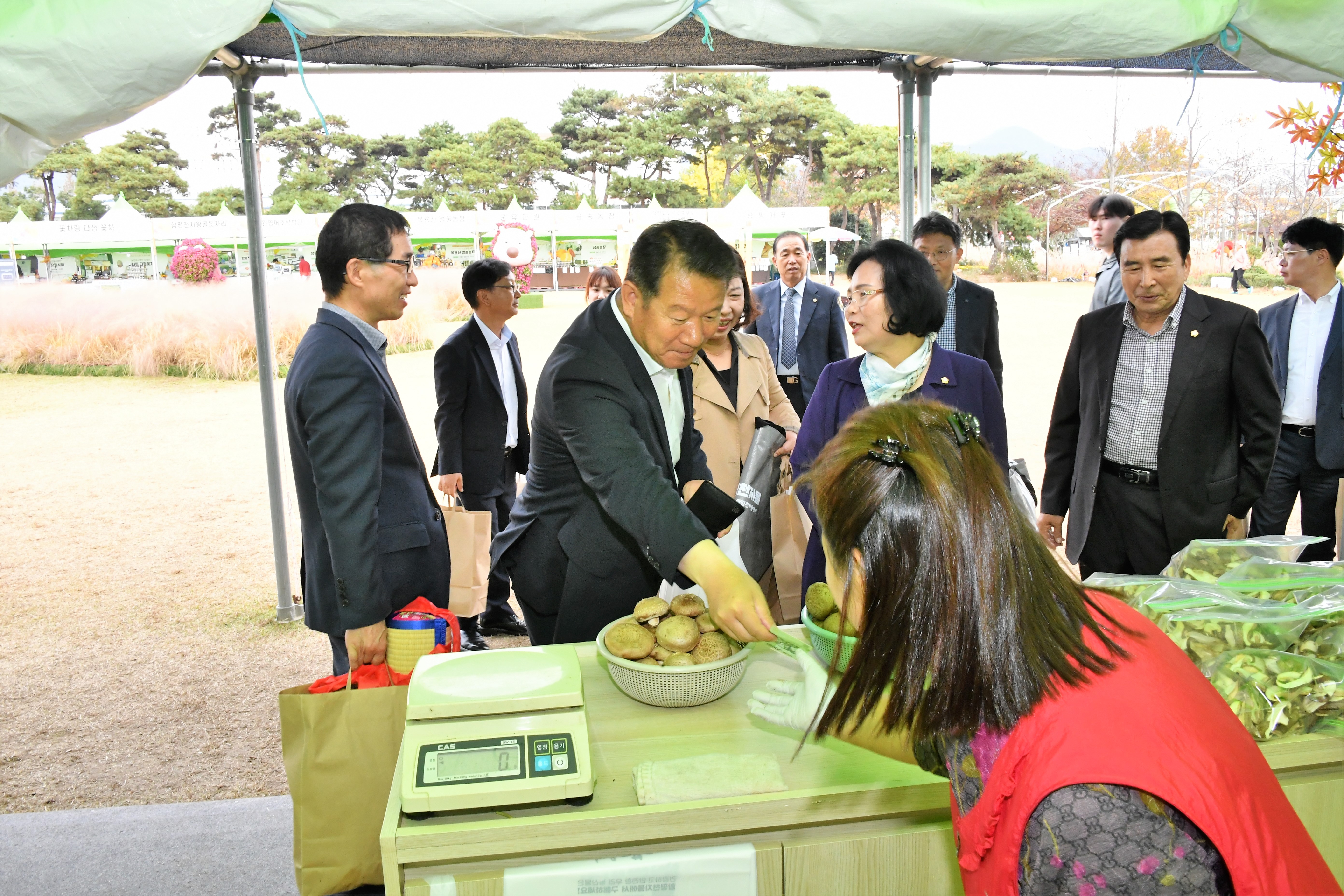 국향대전 자원봉사자 및 판매업소 위문(2023.11.3.) 8