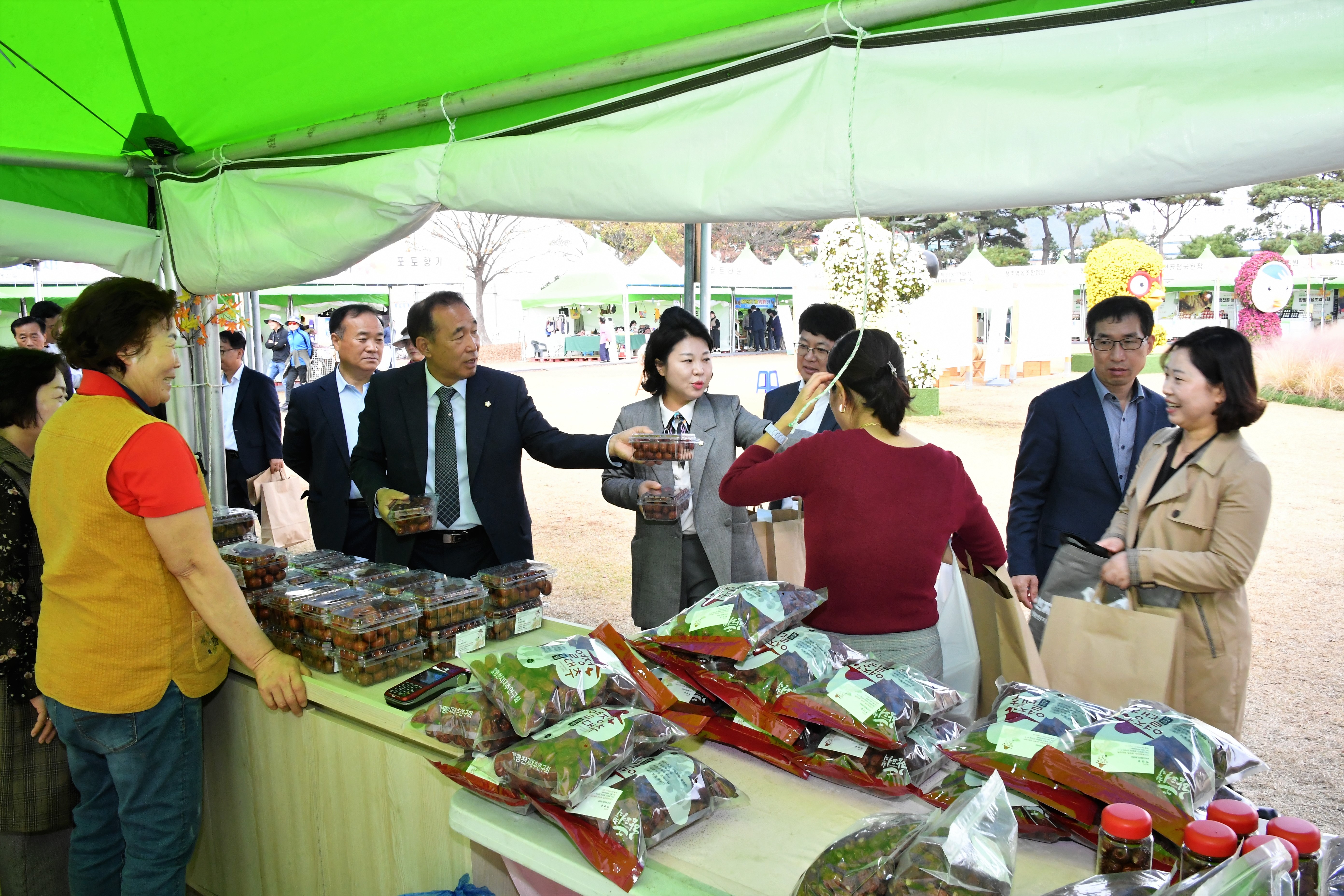 국향대전 자원봉사자 및 판매업소 위문(2023.11.3.) 5