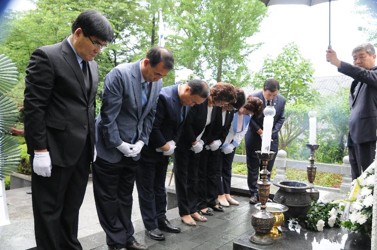 제8대의원 충혼탑 참배(2018.07.02.) 2