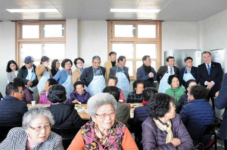 학교면 다목적쉼터(경로식당) 준공기념 무료급식 자원봉사(19.12.19.) 6