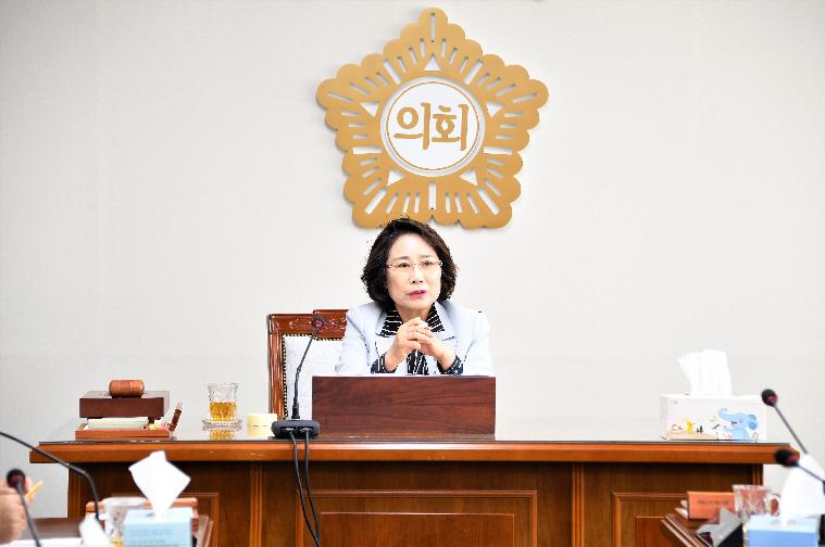 제8차 의원간담회 및 결산감사위원 위촉장 수여(2020.04.08.) 4