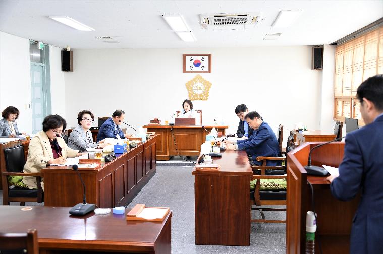 제8차 의원간담회 및 결산감사위원 위촉장 수여(2020.04.08.) 3