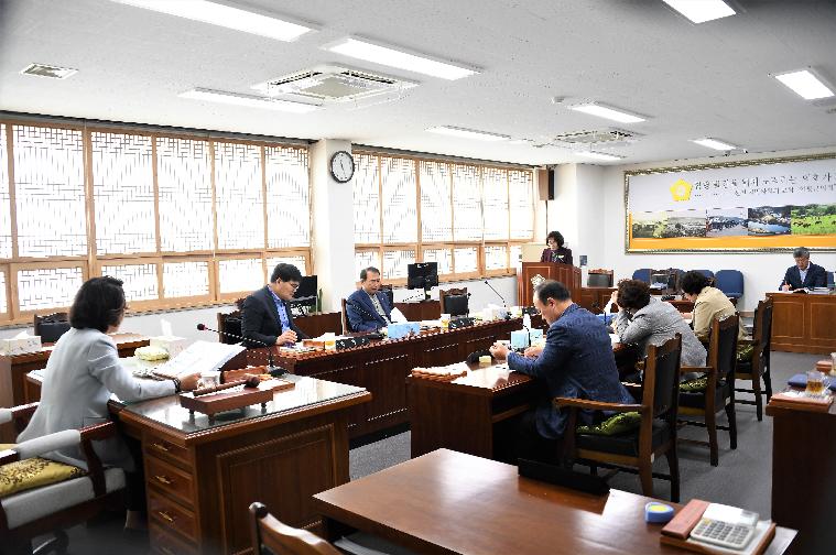 제8차 의원간담회 및 결산감사위원 위촉장 수여(2020.04.08.) 7