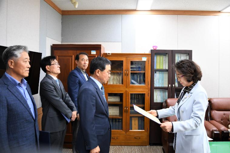 제8차 의원간담회 및 결산감사위원 위촉장 수여(2020.04.08.) 10