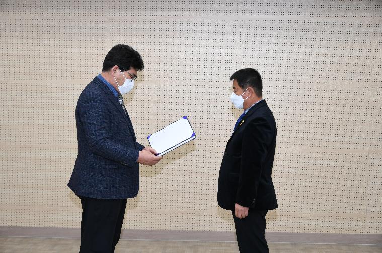 (사)한국농업경영인함평군연합회 제18·19대 회장단 이·취임식(2021.2.18.) 3