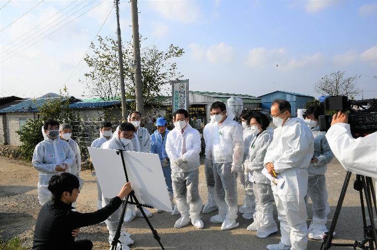 김영록 전남도지사 함평 럼피스킨병 방역대책 현장점검(2023.11.1.) 2