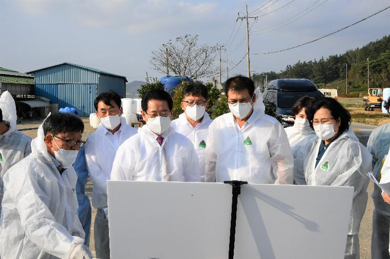 김영록 전남도지사 함평 럼피스킨병 방역대책 현장점검(2023.11.1.) 3