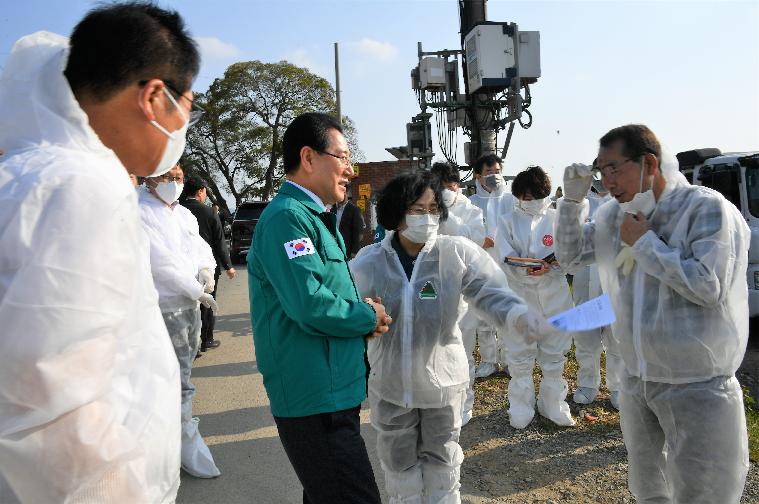 김영록 전남도지사 함평 럼피스킨병 방역대책 현장점검(2023.11.1.)