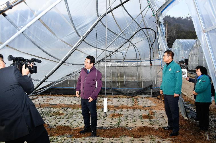 김영록 전남도지사 함평군 대설·한파 피해지역 현장방문(2024.1.4.) 8