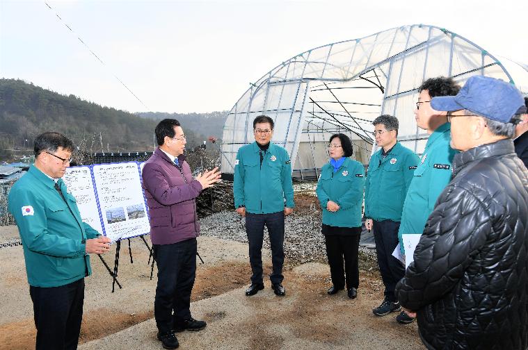 김영록 전남도지사 함평군 대설·한파 피해지역 현장방문(2024.1.4.) 9