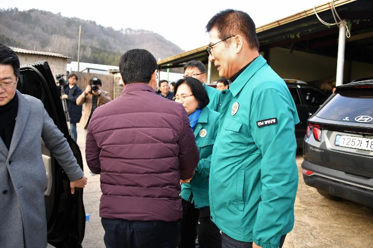 김영록 전남도지사 함평군 대설·한파 피해지역 현장방문(2024.1.4.) 4