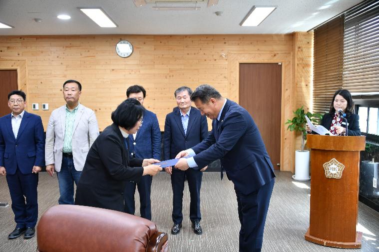 국외연수 심의위원 위촉장 전달식(2024.4.19.) 2