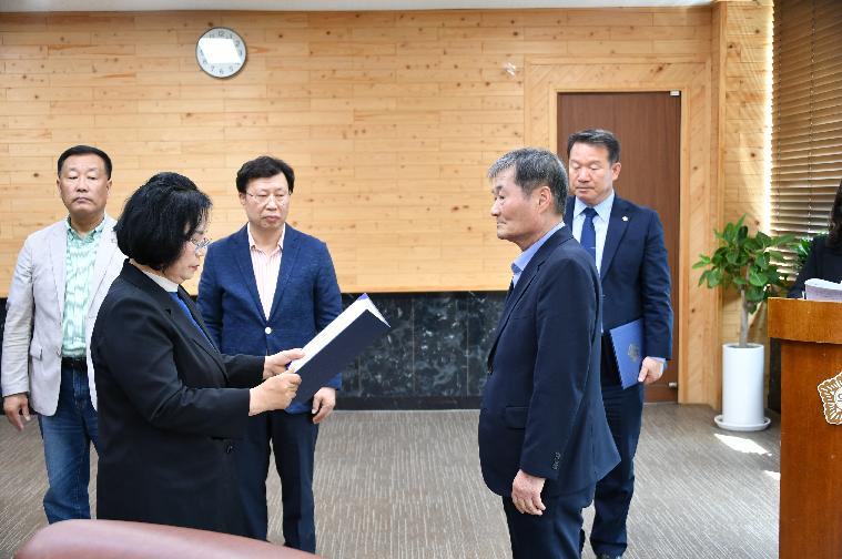 국외연수 심의위원 위촉장 전달식(2024.4.19.) 3