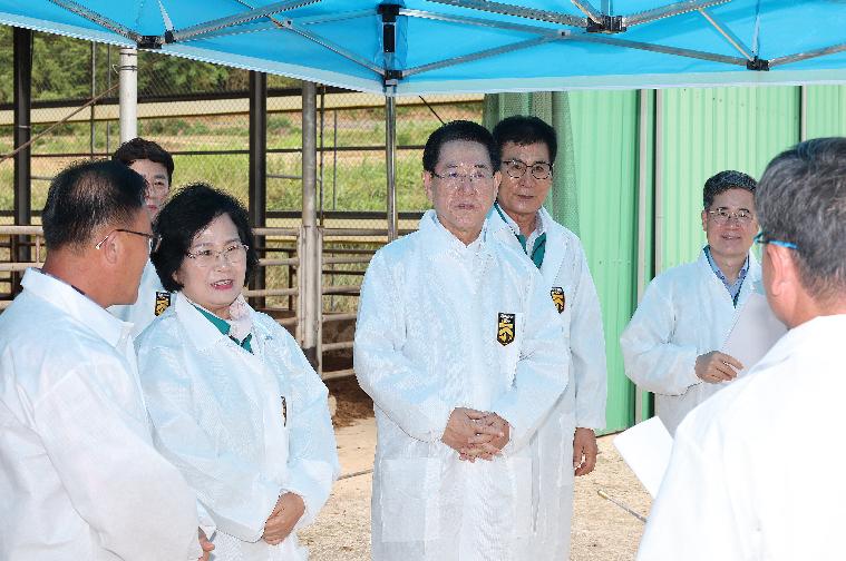 김영록 전남도지사 함평 한우농가 방문(2024.6.25.) 3