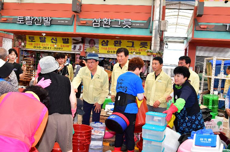 신정훈 국회의원 수해지역 함평천지 전통시장 방문(2025.8.6.) 5