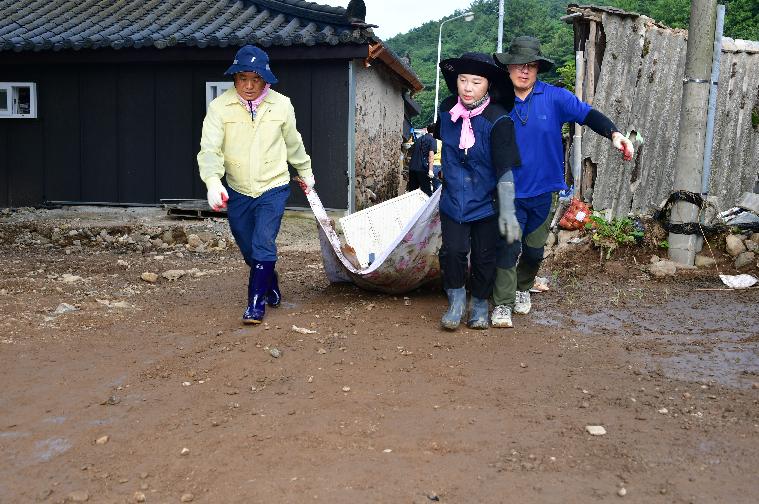 함평군의회 수해피해지역복구 자원봉사(고산동마을.2025.8.8.) 4